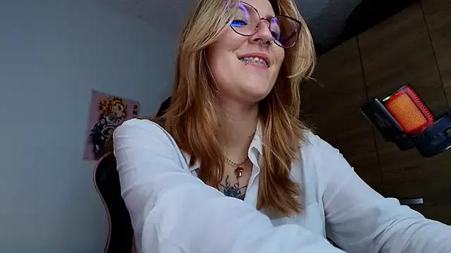 Dakotaa_ from StripChat is Freechat