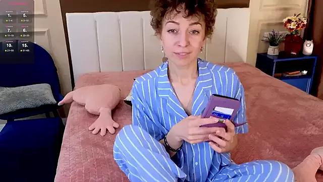 daniellia_ from StripChat is Freechat