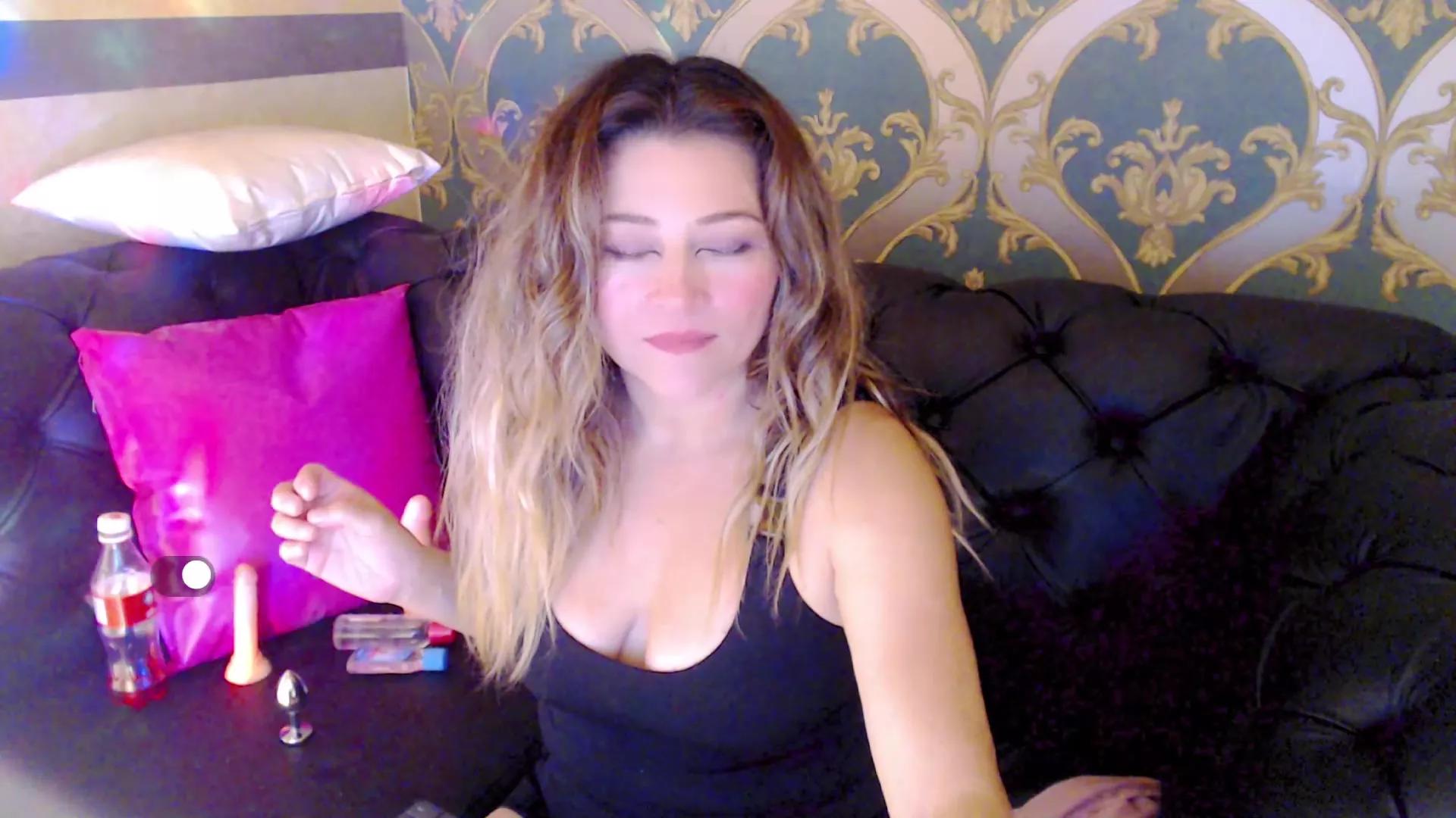 Customizable and immersive: Energize your taste buds and checkout our delicious choice of amateur cams liveshows with excited livestreamers getting their sweet physiques pounded with their beloved vibrating toys.