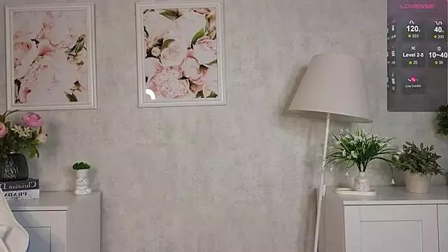 Darina_Adams from StripChat is Freechat