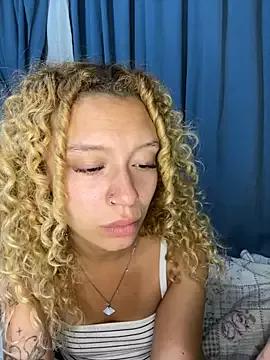 darkazulqueen2 from StripChat is Freechat