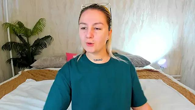 Debbie_Taylor from StripChat is Freechat