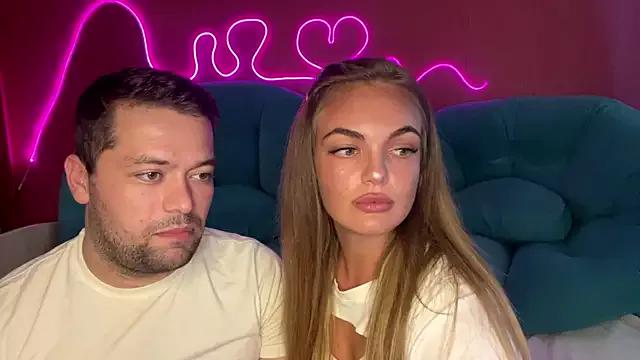 deeplookscouple from StripChat is Freechat
