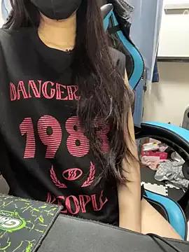 Dolly282 from StripChat is Freechat