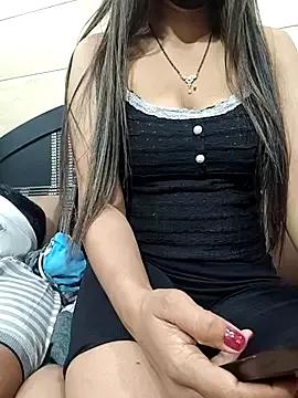 dollyneh from StripChat is Freechat