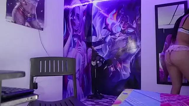 Customizable and immersive: Energize your taste buds and checkout our delicious choice of amateur cams liveshows with excited livestreamers getting their sweet physiques pounded with their beloved vibrating toys.