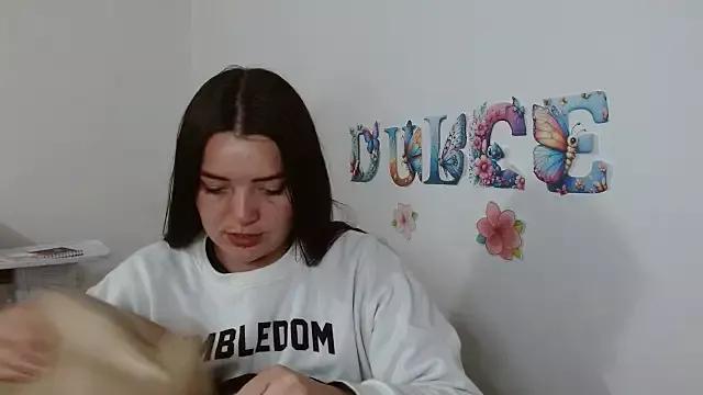 dulce__222 from StripChat is Freechat