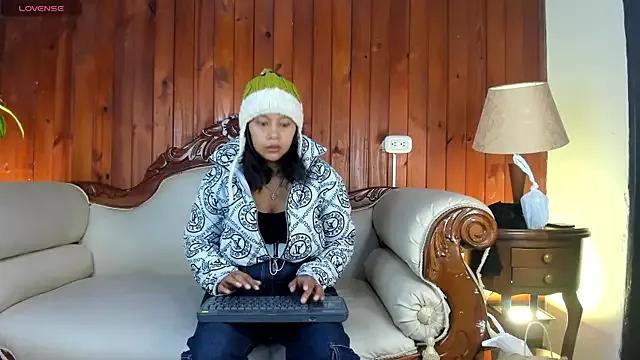 Dulce_Pettit from StripChat is Freechat