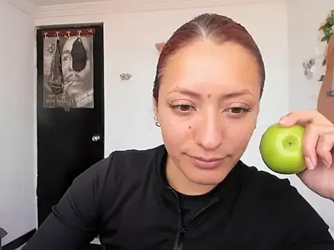 DulceLorrainexx from StripChat is Freechat