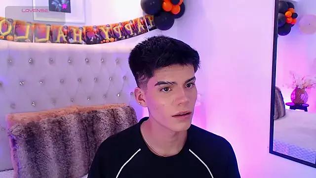 Customizable and immersive: Energize your taste buds and checkout our delicious choice of amateur cams liveshows with excited livestreamers getting their sweet physiques pounded with their beloved vibrating toys.