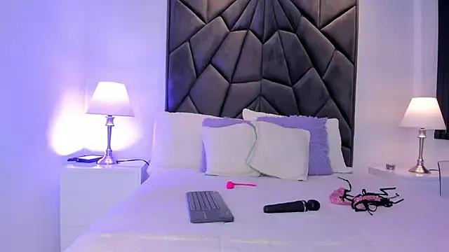 Eimy_chloe from StripChat is Freechat