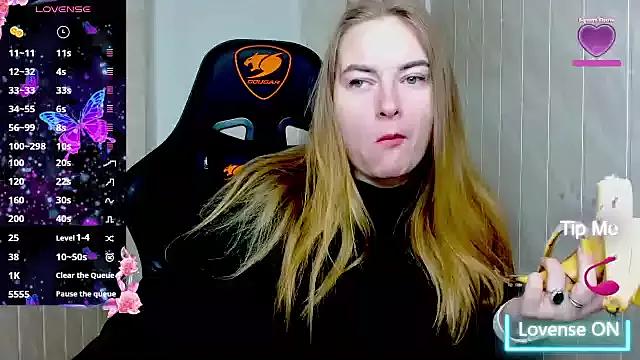 ElenaMaeer from StripChat is Freechat