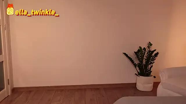 ella_twinkl from StripChat is Freechat