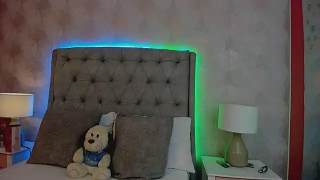 ElleFoxx from StripChat