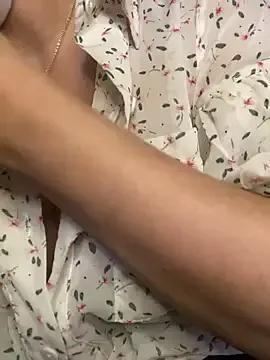 ELLIE_ELLIE from StripChat is Freechat