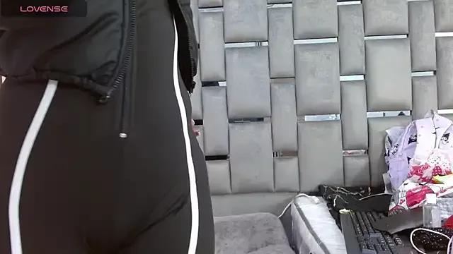 Elsa_Parisi from StripChat is Freechat