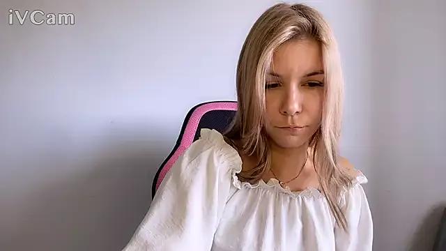 Emilia_Evanss from StripChat is Freechat