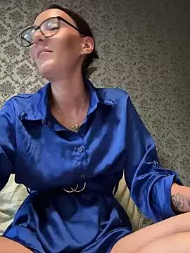 Emilia_Mausi from StripChat is Freechat