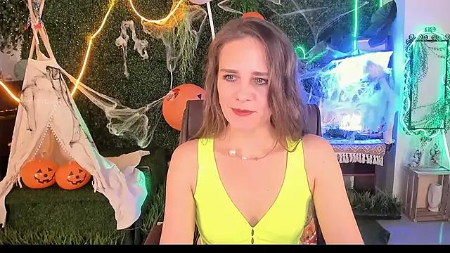EmiliaBedy from StripChat is Freechat