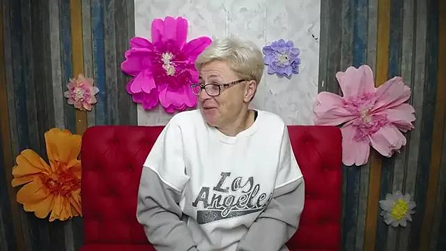 EmiliaGree from StripChat is Freechat