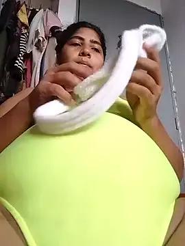 Emily_dukee from StripChat is Freechat