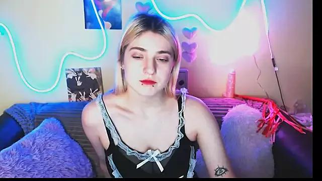 EmilyGold6565 from StripChat is Freechat