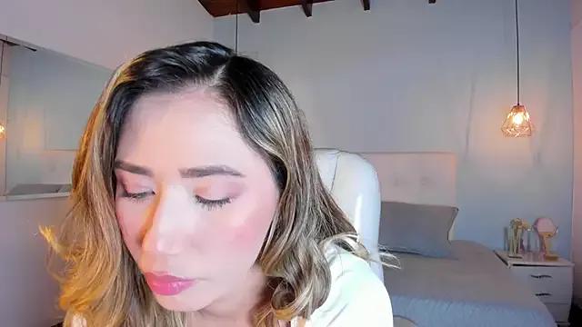 Emma23__ from StripChat is Freechat