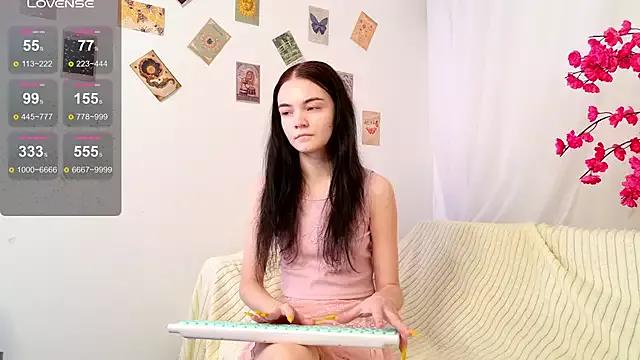 emma_blackwood from StripChat is Freechat