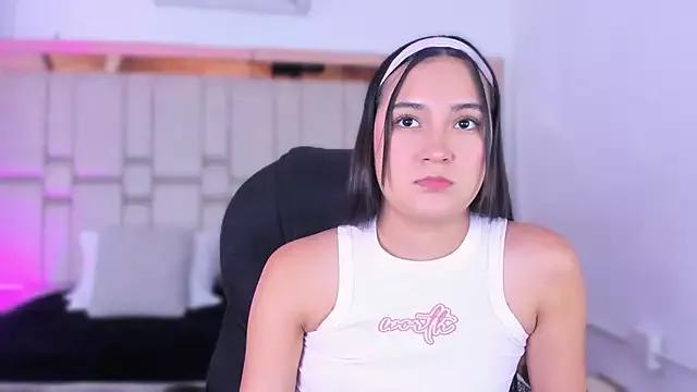EmmaBeel from StripChat is Freechat