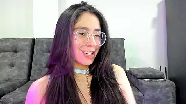 emmadiaz1 from StripChat is Freechat