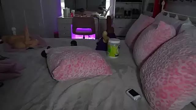 Customizable and immersive: Energize your taste buds and checkout our delicious choice of amateur cams liveshows with excited livestreamers getting their sweet physiques pounded with their beloved vibrating toys.