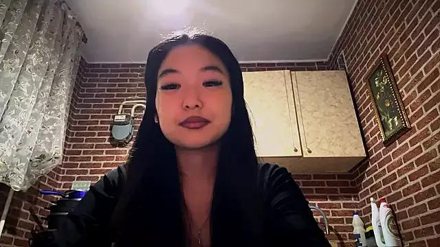 EmmaLeexth from StripChat is Freechat