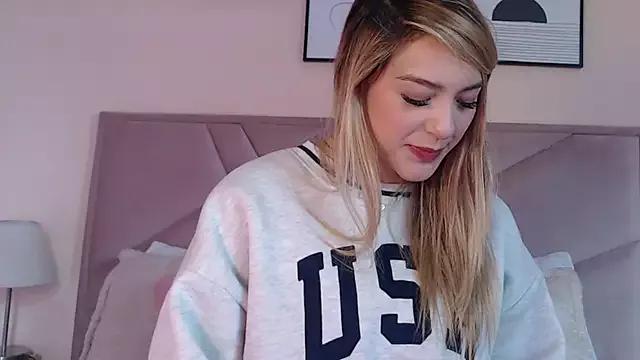EmmaLeyton from StripChat is Freechat