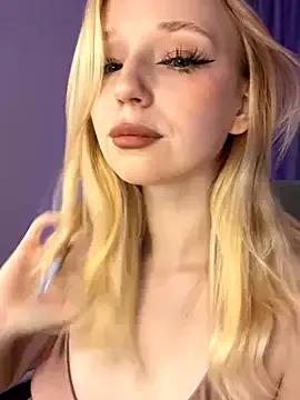 Eva_Millss from StripChat is Freechat