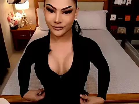 FAMOUSSWEETHEART from StripChat is Freechat