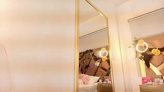 Customizable and immersive: Energize your taste buds and checkout our delicious choice of amateur cams liveshows with excited livestreamers getting their sweet physiques pounded with their beloved vibrating toys.