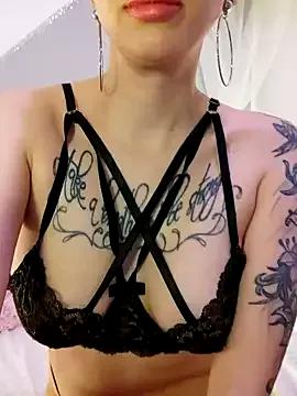 Gina-Lumara from StripChat is Freechat