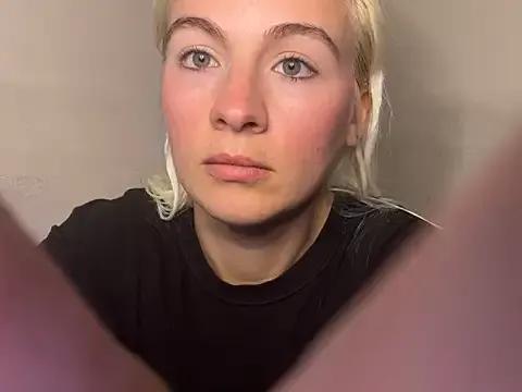girlfriendmissy from StripChat is Freechat