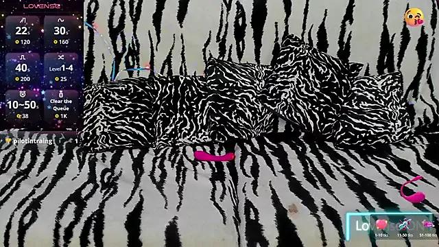 GlowMimi from StripChat is Freechat