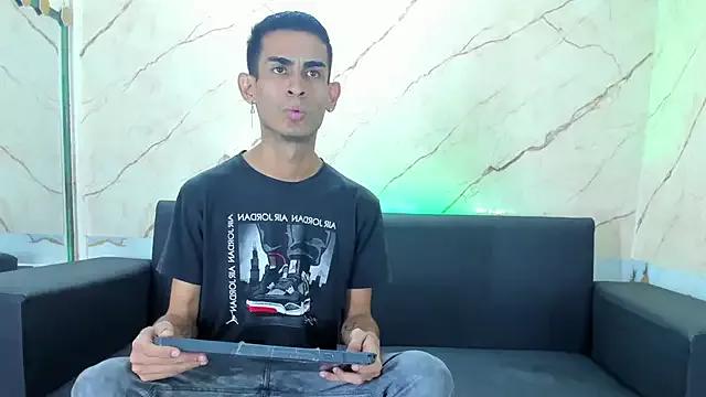 Customizable and immersive: Energize your taste buds and checkout our delicious choice of amateur cams liveshows with excited livestreamers getting their sweet physiques pounded with their beloved vibrating toys.