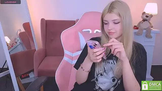 Customizable and immersive: Energize your taste buds and checkout our delicious choice of amateur cams liveshows with excited livestreamers getting their sweet physiques pounded with their beloved vibrating toys.