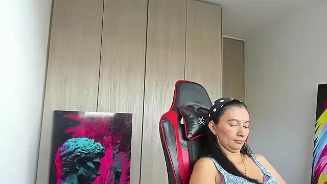 Customizable and immersive: Energize your taste buds and checkout our delicious choice of amateur cams liveshows with excited livestreamers getting their sweet physiques pounded with their beloved vibrating toys.