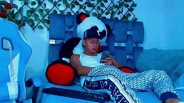 Customizable and immersive: Energize your taste buds and checkout our delicious choice of amateur cams liveshows with excited livestreamers getting their sweet physiques pounded with their beloved vibrating toys.