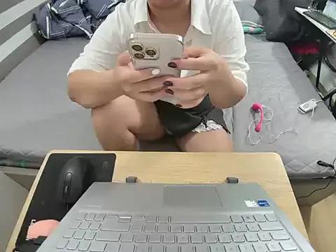 Customizable and immersive: Energize your taste buds and checkout our delicious choice of amateur cams liveshows with excited livestreamers getting their sweet physiques pounded with their beloved vibrating toys.