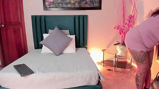 HannaaWells from StripChat is Freechat