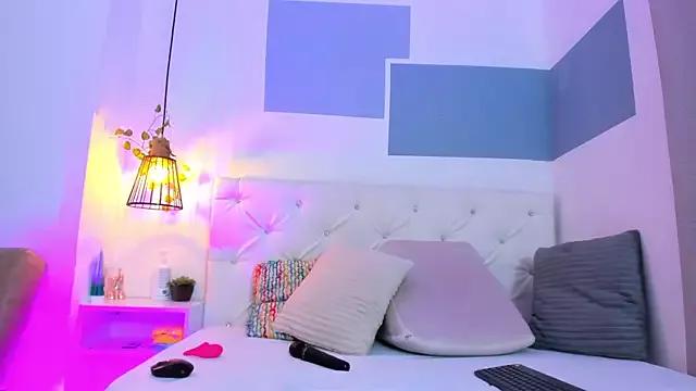 Customizable and immersive: Energize your taste buds and checkout our delicious choice of amateur cams liveshows with excited livestreamers getting their sweet physiques pounded with their beloved vibrating toys.