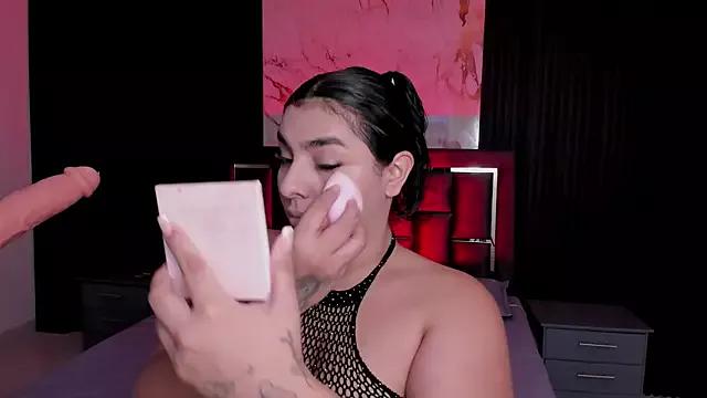 Hannasscott from StripChat is Freechat