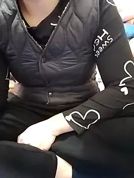 HanniZii from StripChat is Freechat