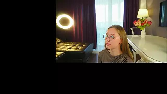 HarrietGeorge from StripChat is Freechat
