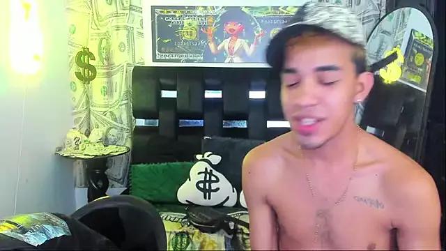 hidden_straights from StripChat is Freechat